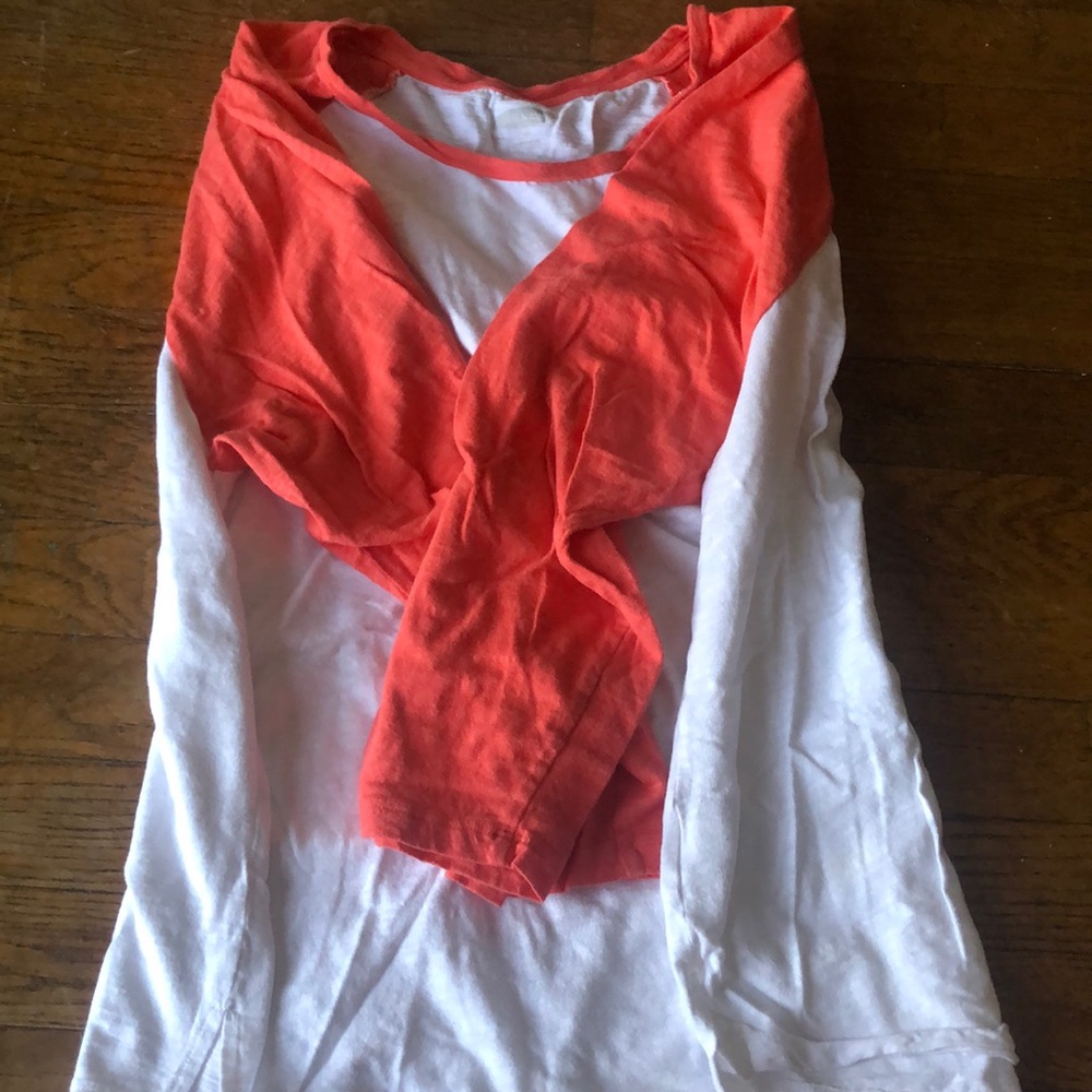 🟣Old Navy white and orange shirt